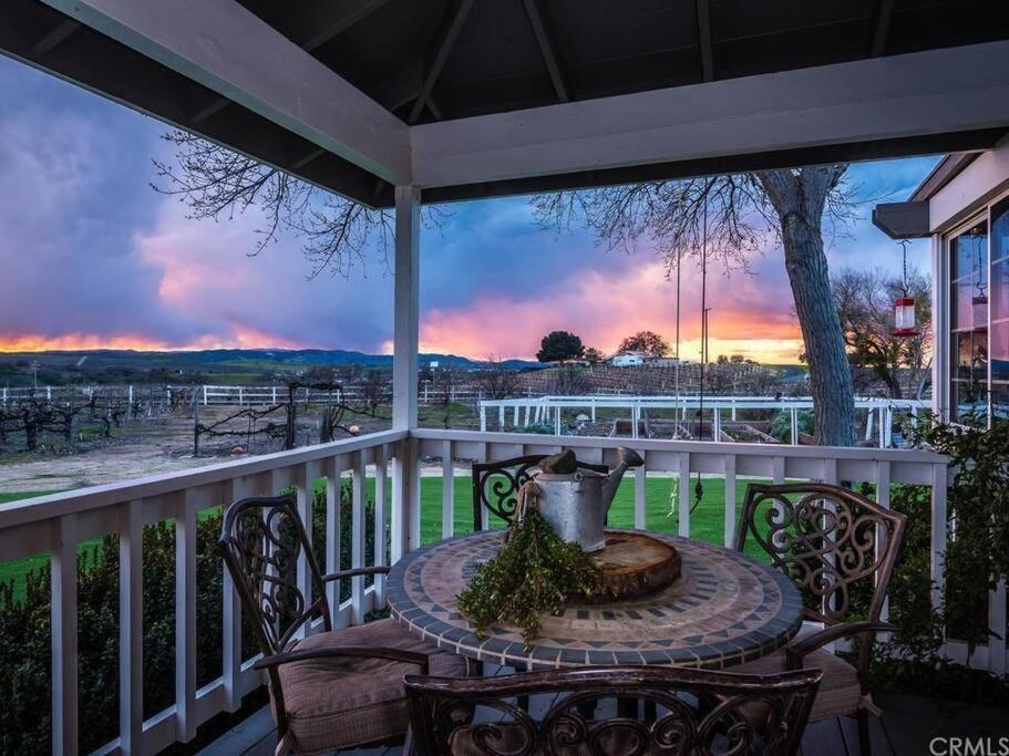 The Vineyard Farmhouse Villa Пасо Роблс Экстерьер фото